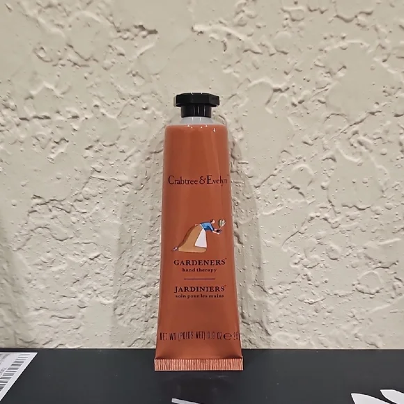 Crabtree & Evelyn Gardeners Hand therapy Care Trio - Picture 9 of 11